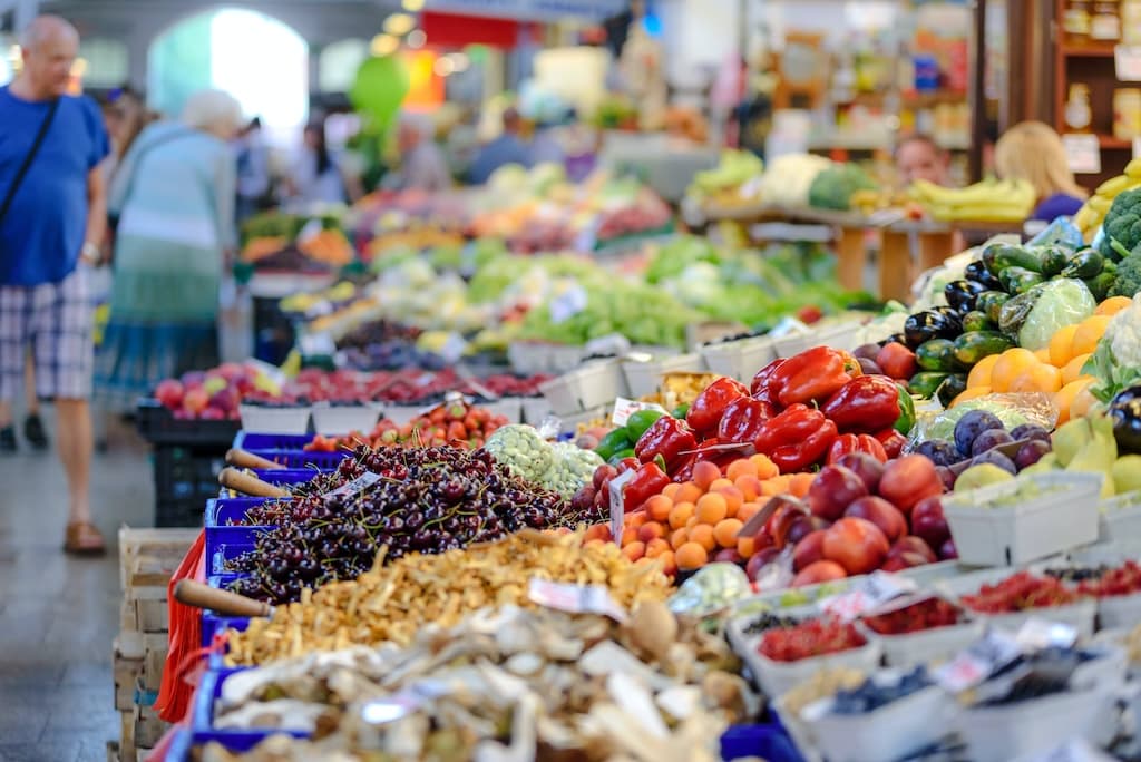 Grocery store business plan: Organizational Structure and Management