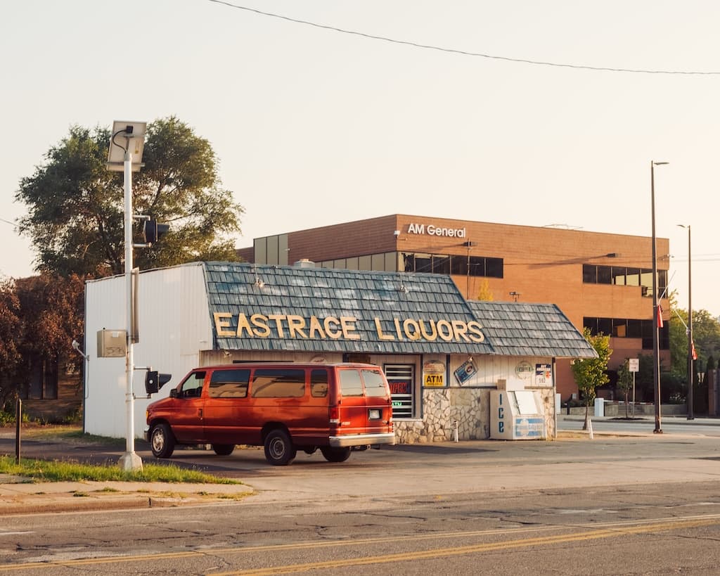 Liquor store business plan: Organizational Structure and Management
