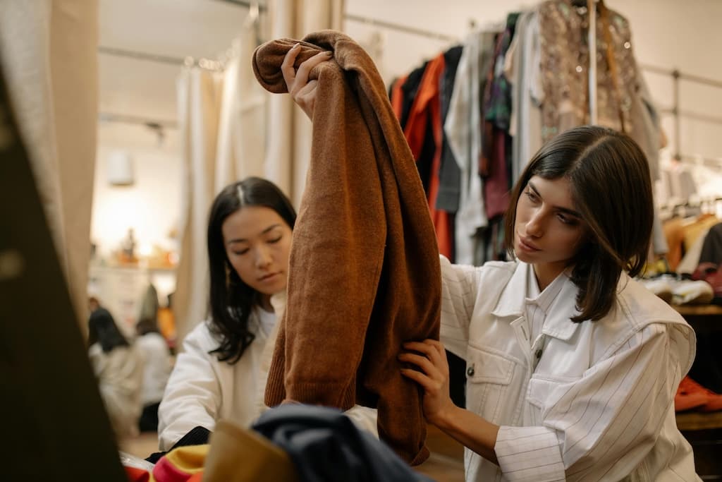 Explore our thrift store business plan guide. Get examples, templates, and a sample plan to launch your thrift store successfully.