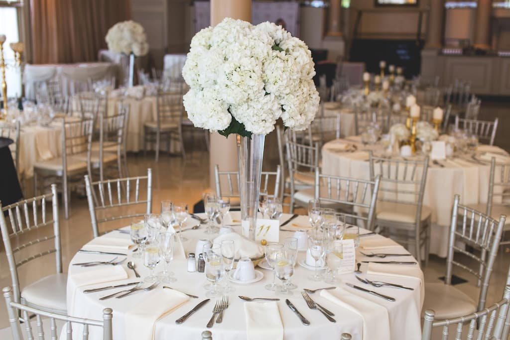Descubre el plan de negocios para un lugar de bodas. Ejemplos y plantillas para ayudarte a iniciar tu propio negocio de eventos.