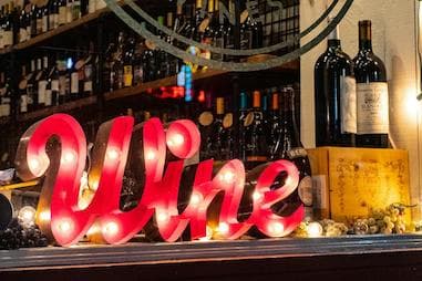 Plan de negocios de bar de vinos
